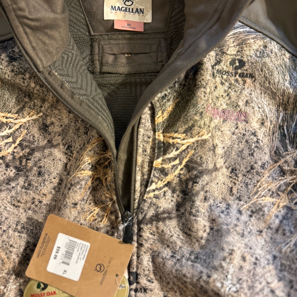 Magellan brand Women’s CAMO XL ZIP UP JACKET